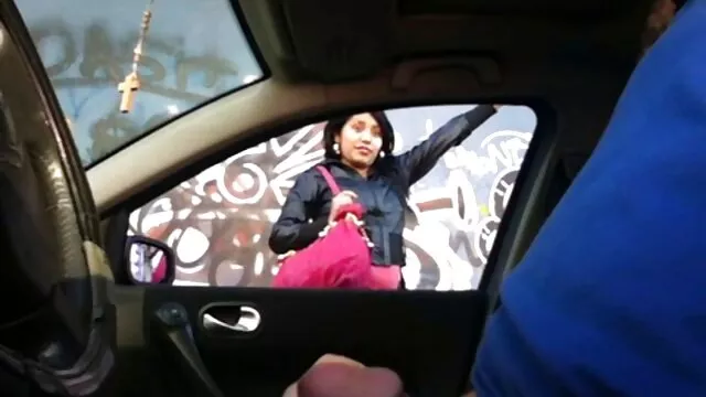 big ayunan tenggorokan cerita seks selingkuh bergambar untuk mencoba untuk bangun di sofa.