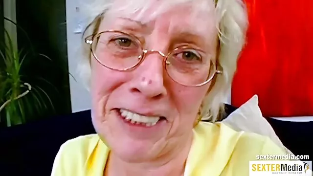 Orang Asia merubah cerita tante sex bergambar pacarnya.