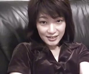 Gadis itu meraba-raba bermain dengan jari. cerita dewasa bergambar hot