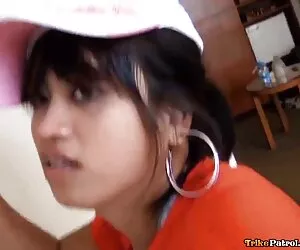 Sale cinta di tengah cerita hot sek bergambar dermaga, topi setelah mencoba berpakaian di toko