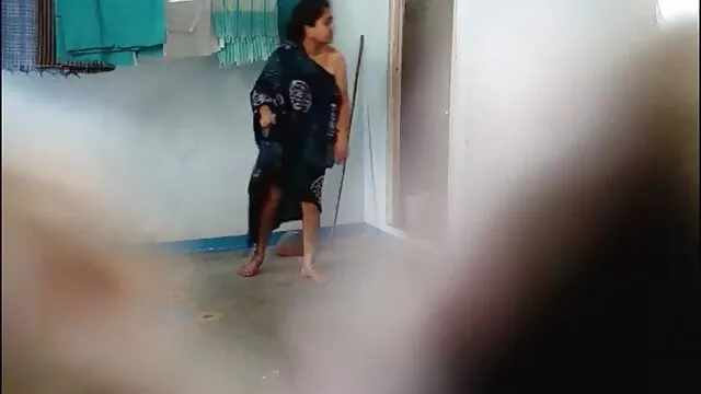 Wanita mabuk itu menjebak seorang teman, dan kemudian menempatkan dia di atas dan kaki unta. cerita bergambar xxx